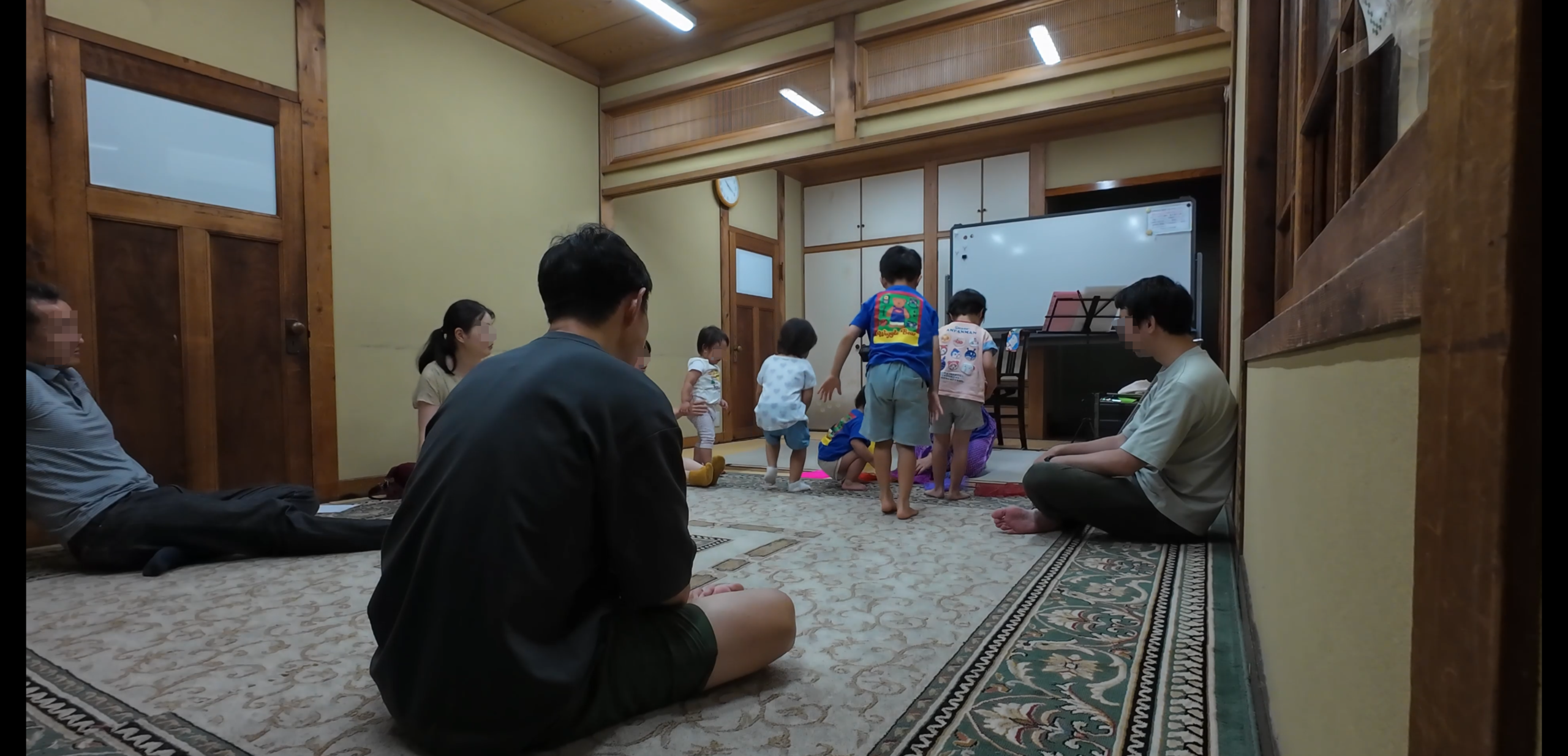 親子リトミックに参加する皆さまの様子